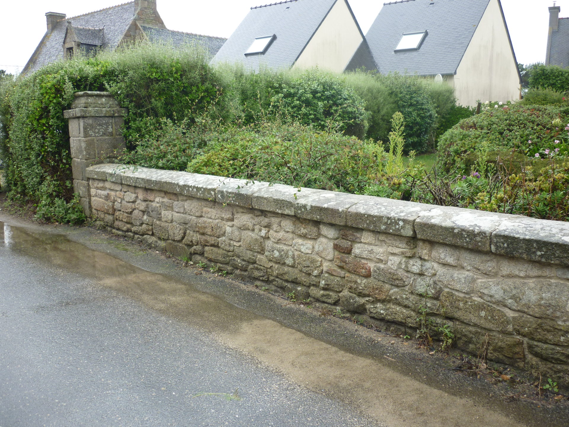 Mur avec courronnement - Taille de pierres - Landivisiau Finistère Bretagne
